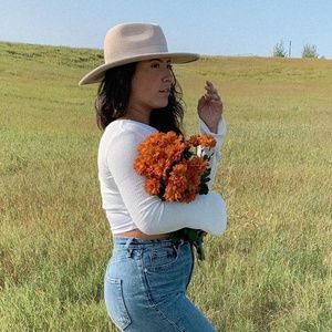White knitted crop top